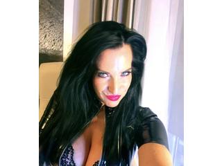 Mit dem Model chatten HotChantal